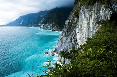 長灘跳崖哪個島？是選擇在台灣花蓮的玉里鎮長灘進行跳崖，還是考慮去日本的富士山附近？